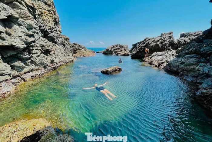 Lực lượng chức năng cấm trekking tự phát khu vực Mũi Nghê.