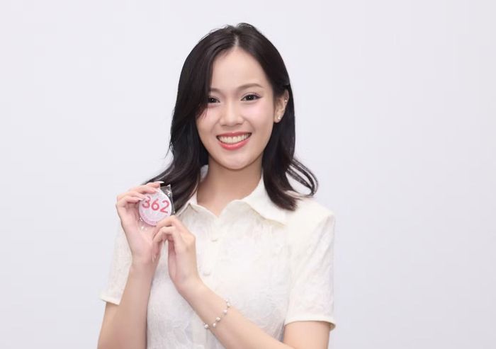 Thí sinh Nguyễn Yến Trang bốc thăm số báo danh để bước vào nhà chung. Yến Trang cho biết ngay sau vòng Sơ khảo, cô tiếp tục rèn luyện thể thao, cải thiện số đo hình thể để tự tin hơn trong hành trình vào vòng Chung khảo.