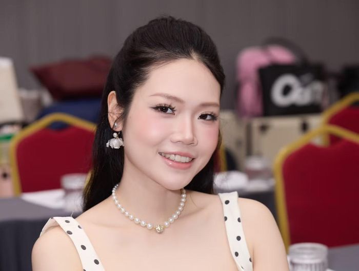 Thí sinh Đinh Ngọc Châu - đến từ Hà Nội - có mẹ đồng hành trong buổi gia nhập nhà chung.