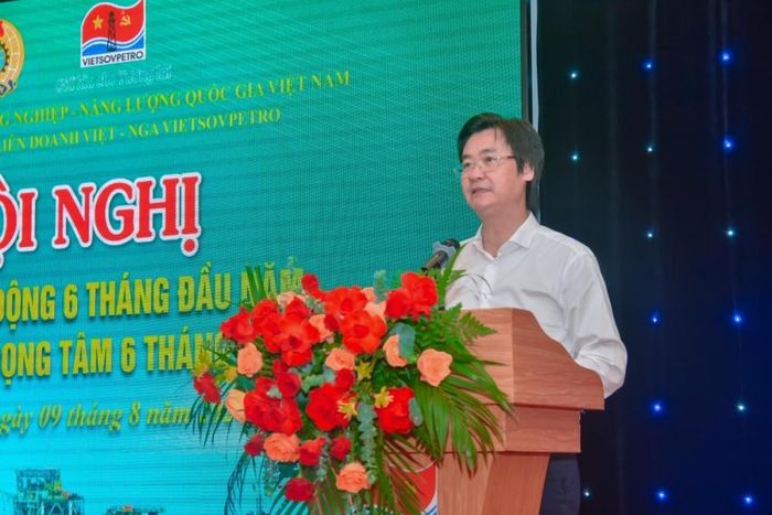 Đồng chí Nguyễn Mạnh Kha - Chủ tịch Công đoàn Petrovietnam phát biểu chỉ đạo tại hội nghị.