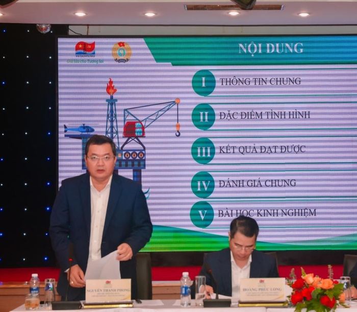 Đồng chí Nguyễn Thanh Phong - Phó Chủ tịch Công đoàn Vietsovpetro báo cáo kết quả Tháng Công nhân và Tháng hành động về ATVSLĐ năm 2026.