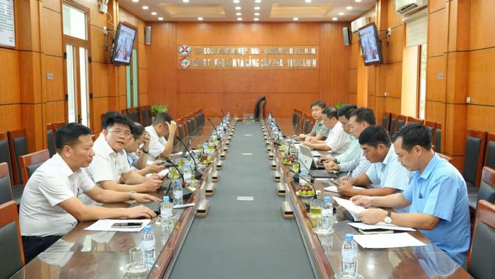 Hội nghị điều hành sản xuất, tiêu thụ than tháng 8/2026 tại điểm cầu Công ty Kho vận và cảng Cẩm Phả - Vinacomin. 