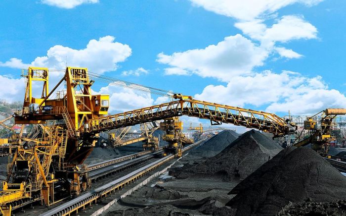 Hệ thống dây chuyển sàng tuyển, tiêu thụ than hiện đại, đáp ứng cho công tác sản xuất, tiêu thụ than tại Công ty Tuyển than Cửa Ông - TKV. 