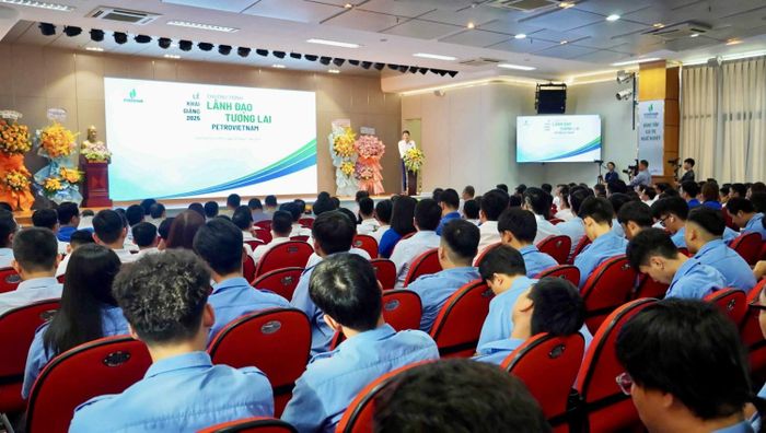 Cùng với việc xây dựng cơ chế thu hút nhân tài, nhiều doanh nghiệp nhà nước cũng chú trọng đầu tư cho công tác đào tạo và phát triển đội ngũ kế cận. 