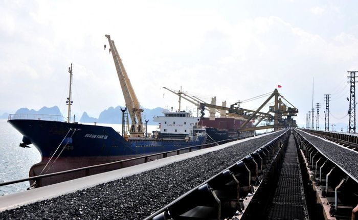 Tiêu thụ than tại cảng Cửa Ông - Công ty Tuyển than Cửa Ông - TKV. 