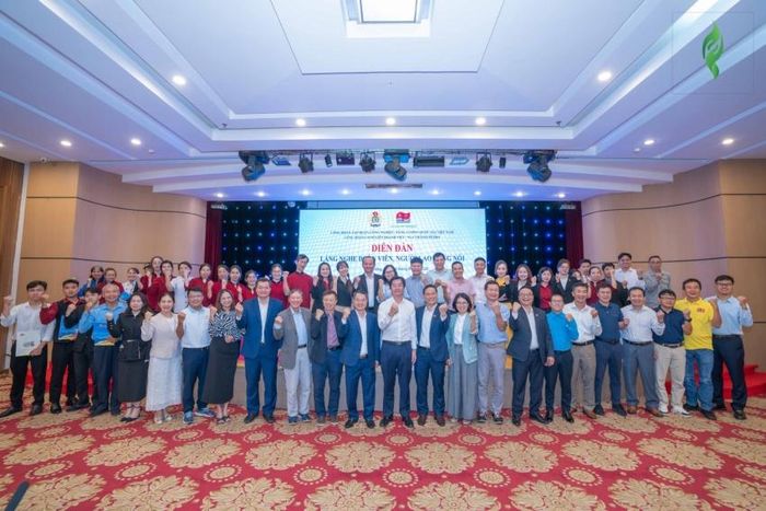 Lãnh đạo Công đoàn Petrovietnam, Công đoàn Vietsovpetro và CBCNV - NLĐ thể hiện sự quyết tâm hoàn thành các nhiệm vụ.