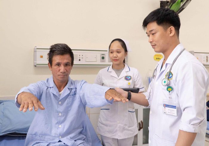 Sau tiêu sợi huyết, ông L. cải thiện tình trạng yếu liệt, nói đớ.