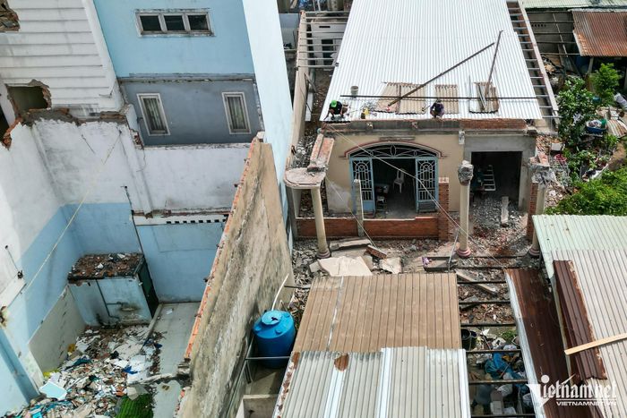 Phần diện tích còn lại, anh Nguyễn Minh Hiền tiến hành sửa sang để sớm ổn định sinh hoạt và hoạt động kinh doanh.