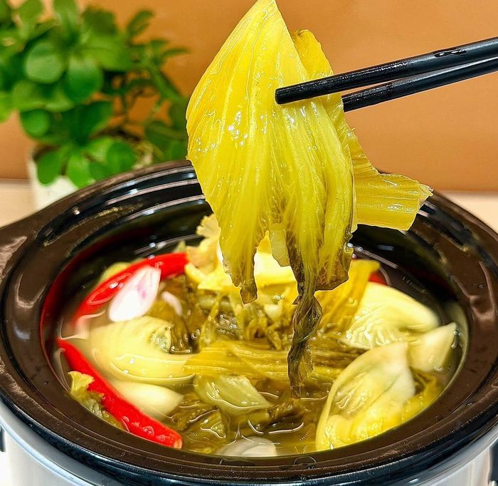 Món dưa muối chín vừa độ. Ảnh: Đan Vy