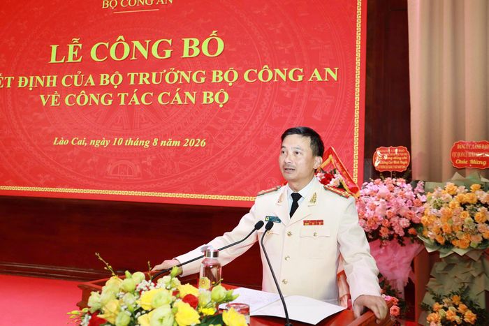 Đại tá Trịnh Khắc Cường, tân Giám đốc Công an tỉnh Lào Cai phát biểu nhận nhiệm vụ. Ảnh: Cổng TTĐT Lào Cai