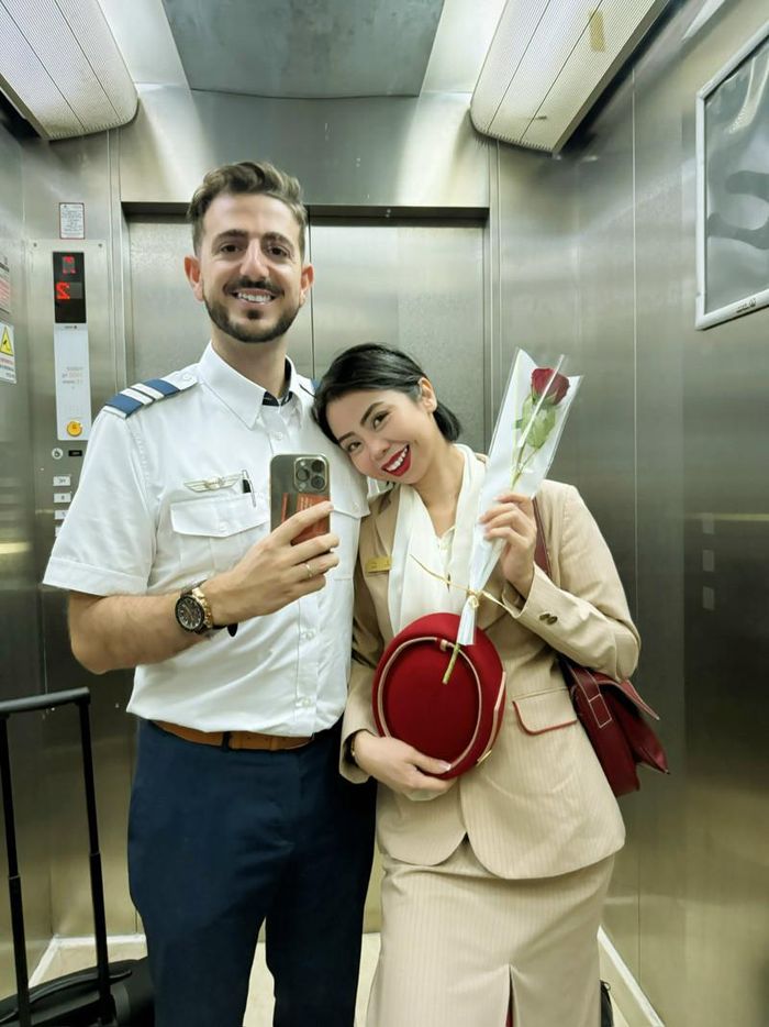 Họ cùng làm việc trong ngành hàng không 