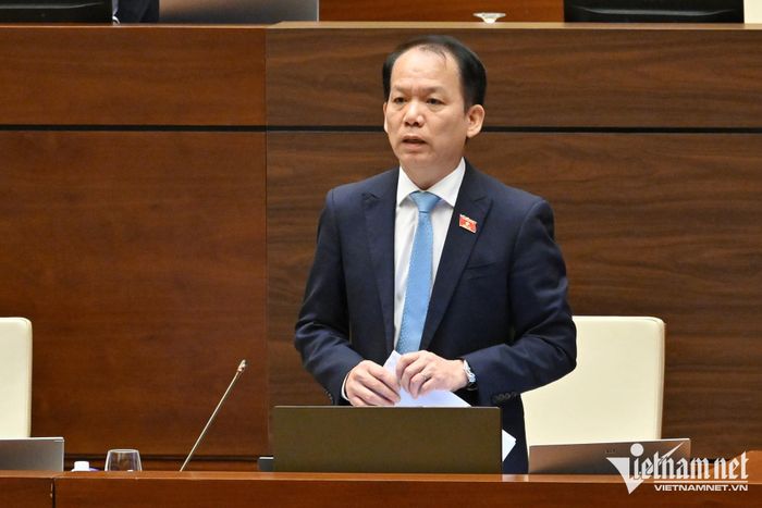 Bộ trưởng Tư pháp Hoàng Thanh Tùng phát biểu giải trình