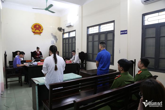 Quang cảnh phiên tòa sáng nay. Ảnh: Phạm Công