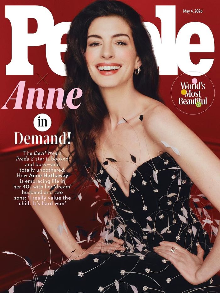 Anne Hathaway được tạp chí PEOPLE bầu là Mỹ nhân đẹp nhất thế giới 2026. 