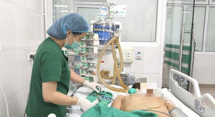 Bệnh nhân viêm mô bào được cấp cứu tại bệnh viện. Ảnh: BVCC
