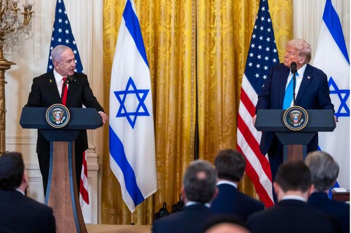 Thủ tướng Israel Netanyahu (trái) và Tổng thống Mỹ Trump. Ảnh: EPA/EFE