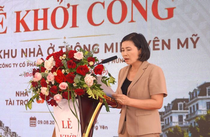 Bà Đào Thị Hiền - Phó Bí thư Thường trực Đảng uỷ xã Yên Mỹ phát biểu tại lễ khởi công “Dự án Khu nhà ở thông minh Yên Mỹ”