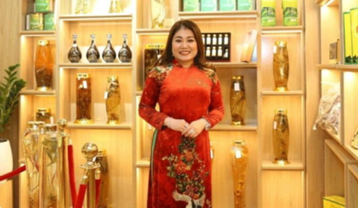 Bà Phạm Mỹ Hạnh tại showroom sâm Ngọc Linh ở Hà Nội khi chưa bị khởi tố. Ảnh: MHG