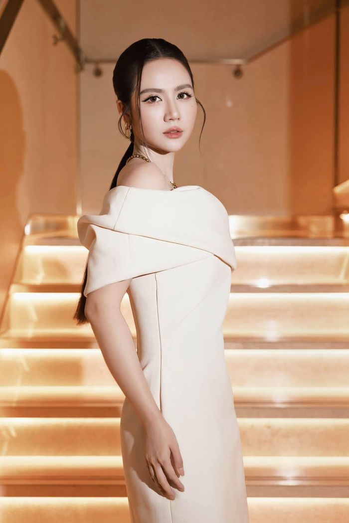 Diễn viên Huyền Lizzie xinh đẹp hút mắt.