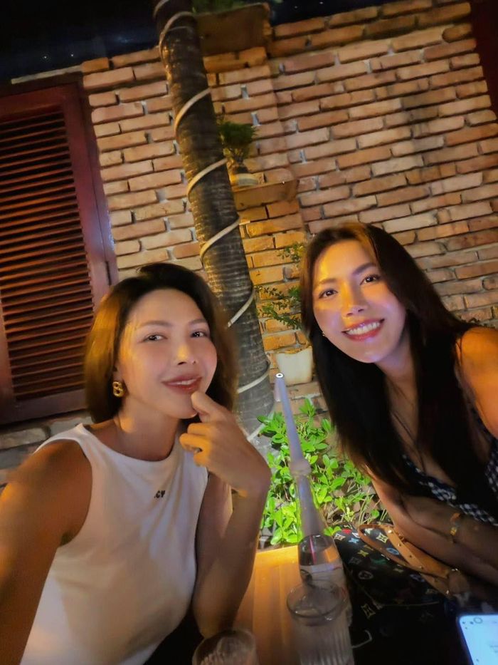 Người mẫu Minh Triệu vui gặp người mẫu Minh Tú.