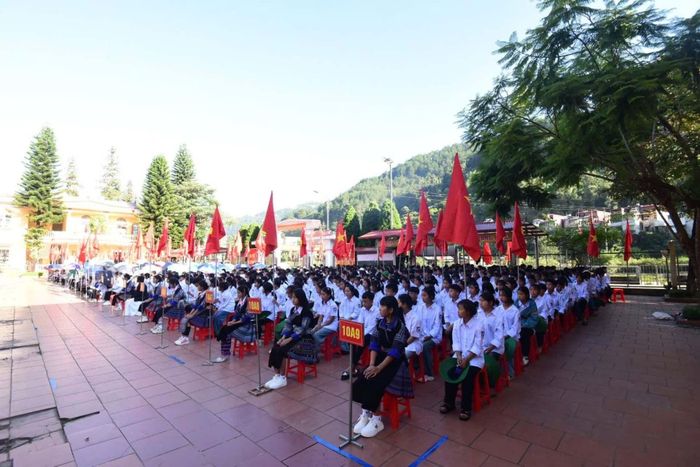 Thêm những “điểm tựa” cho học sinh vùng cao trước năm học mới. Ảnh: Trường THPT Mù Cang Chải