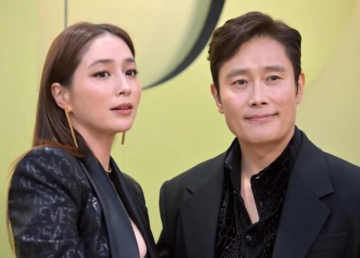 Lee Byung Hun và vợ - diễn viên Lee Min Jung. Ảnh: Yonhap News.
