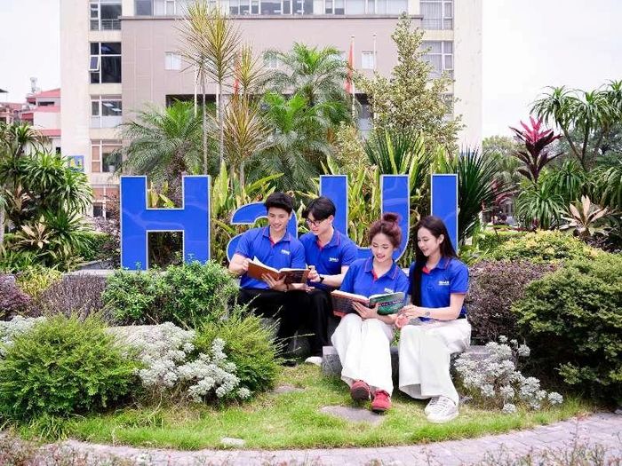  Sinh viên Đại học Công nghiệp Hà Nội (HaUI) luôn tự hào về cái nôi ươm mầm tri thức, nuôi dưỡng ước mơ. 