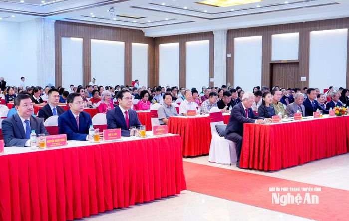 Đại biểu Trung ương, Thái Lan và tỉnh Nghệ An dự lễ kỷ niệm. Ảnh: Phạm Bằng