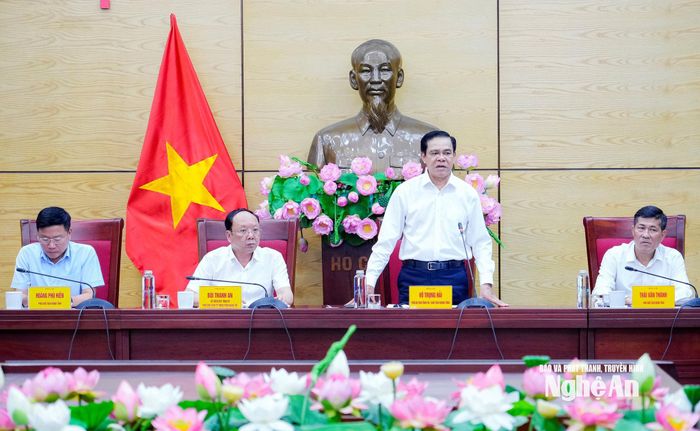 Phó Bí thư Tỉnh uỷ, Chủ tịch UBND tỉnh Võ Trọng Hải phát biểu kết luận cuộc họp. Ảnh: Phạm Bằng
