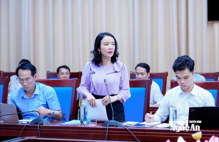 Giám đốc Sở Văn hoá, Thể thao và Du lịch Trần Thị Mỹ Hạnh phát biểu tại cuộc họp. Ảnh: Phạm Bằng