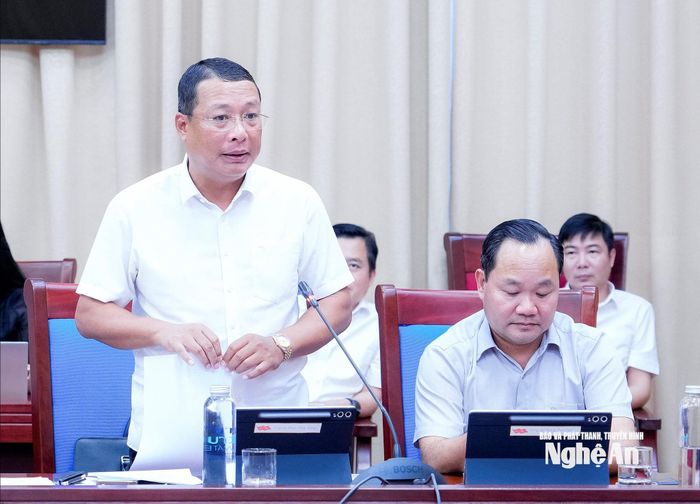 Giám đốc Sở Xây dựng Phạm Hồng Quang phát biểu tại cuộc họp. Ảnh: Phạm Bằng