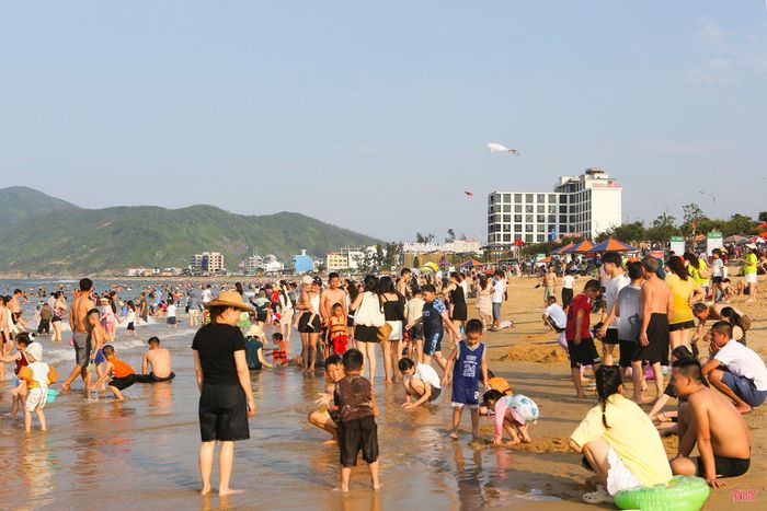 Các điểm du lịch ở Hà Tĩnh thu hút hàng triệu lượt khách mỗi năm.