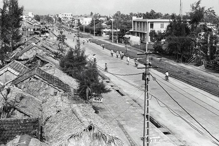 Đường Phan Đình Phùng (phường Thành Sen, Hà Tĩnh) năm 1993. Ảnh: Sỹ Ngọ