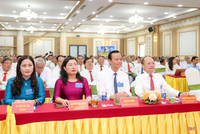 Đại biểu tham dự đại hội.