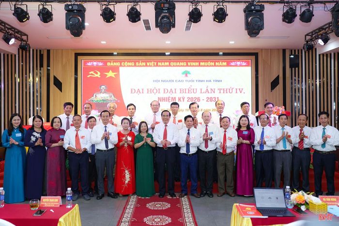 Lãnh đạo Trung ương Hội Người cao tuổi Việt Nam, lãnh đạo tỉnh Hà Tĩnh chúc mừng Ban Chấp hành Hội Người cao tuổi tỉnh Hà Tĩnh nhiệm kỳ 2026 - 2031.