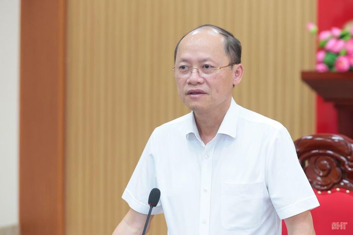 Đồng chí Nguyễn Hồng Lĩnh – Phó Bí thư Thường trực Tỉnh ủy, Chủ tịch HĐND tỉnh, Phó trưởng Ban Chỉ đạo các dự án đầu tư trọng điểm tỉnh kết luận cuộc làm việc.