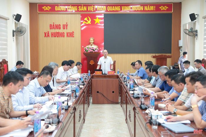 Đồng chí Nguyễn Hồng Lĩnh – Phó Bí thư Thường trực Tỉnh ủy, Chủ tịch HĐND tỉnh, Phó Trưởng ban Chỉ đạo các dự án đầu tư trọng điểm tỉnh chủ trì cuộc làm việc.