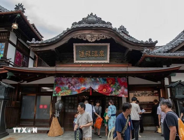 Điều đặc biệt của Honkan là đây vẫn là một nhà tắm onsen hoạt động, nơi du khách có thể trải nghiệm văn hóa tắm suối nước nóng trong một công trình có lịch sử hơn một thế kỷ. (Ảnh: Xuân Giao/TTXVN)