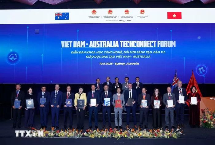 Đại tướng Phan Văn Giang, Ủy viên Bộ Chính trị, Phó Thủ tướng Chính phủ, Bộ trưởng Bộ Quốc phòng và các đại biểu chứng kiến Lễ trao các văn kiện hợp tác giữa Việt Nam-Australia. (Ảnh: Thống Nhất/TTXVN)