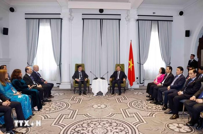 Tổng Bí thư, Chủ tịch nước Tô Lâm tiếp một số trí thức, nhà khoa học tiêu biểu thuộc Hội trí thức, chuyên gia người Việt tại Australia (VASEA). (Ảnh: Thống Nhất/TTXVN)