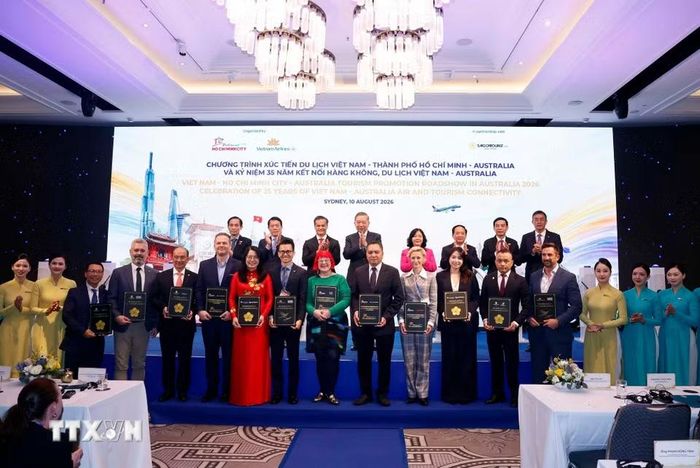 Tổng Bí thư, Chủ tịch nước Tô Lâm chứng kiến trao các biên bản hợp tác giữa Sở Du lịch Thành phố Hồ Chí Minh, Vietnam Airlines, Saigontourist Group với các đối tác của Australia. (Ảnh: Thống Nhất/TTXVN)
