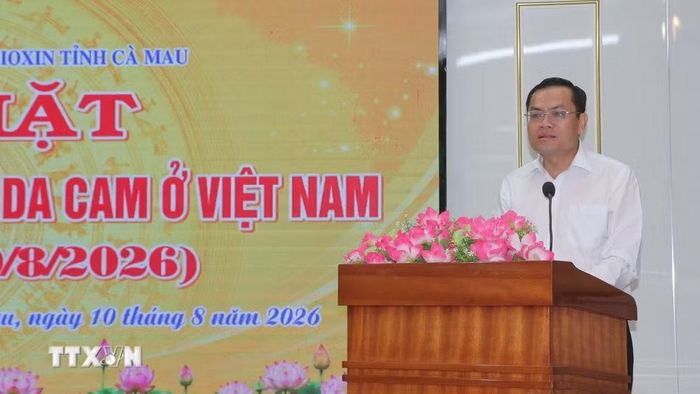 Ông Ngô Vũ Thăng, Phó Chủ tịch Ủy ban Nhân dân tỉnh Cà Mau phát biểu tại buổi họp mặt. (Ảnh: Tuấn Kiệt/TTXVN)