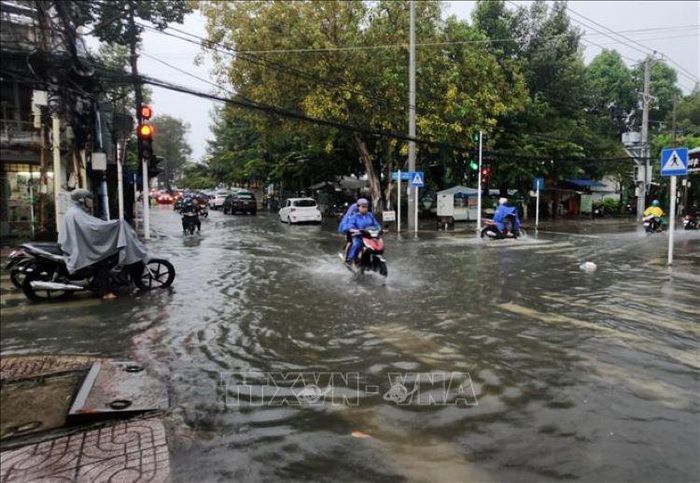 Khu vực cao nguyên Trung Bộ và Nam Bộ có mưa rào và dông rải rác, cục bộ có nơi mưa to