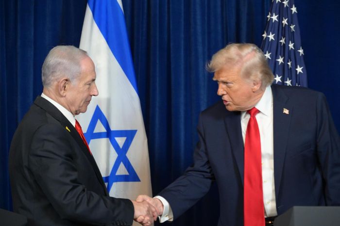 Tổng thống Mỹ Donald Trump và Thủ tưởng Israel Benjamin Netanyahu trong cuộc gặp tại khu nghỉ dưỡng Mar-a-Lago ngày 29/12. Ảnh: GPO
