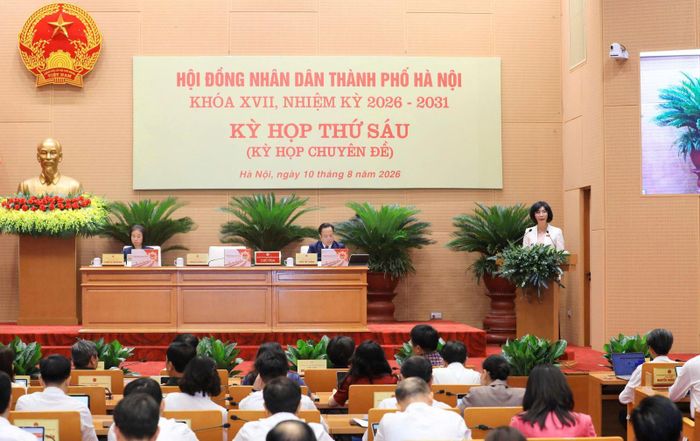 Chủ tịch HĐND TP Hà Nội phát biểu khai mạc kỳ họp thứ 6.