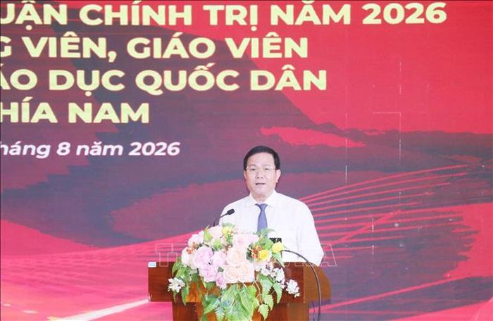 Ông Trần Văn Huyến, Phó Bí thư Thành ủy Cần Thơ phát biểu tại hội nghị.