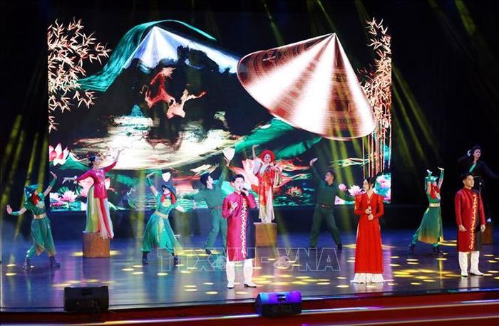 Chương trình biểu diễn nghệ thuật giao lưu do đoàn Việt Nam thực hiện tại lễ kỷ niệm. Ảnh: Trần Lê Lâm.TTXVN