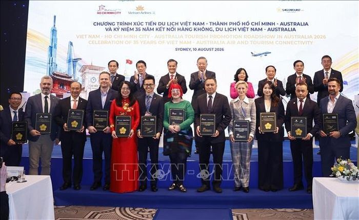 Tổng Bí thư, Chủ tịch nước Tô Lâm chứng kiến trao các biên bản hợp tác giữa Sở Du lịch Thành phố Hồ Chí Minh, Vietnam Airlines, Saigontourist Group với các đối tác của Australia. Ảnh: Thống Nhất/ TTXVN
