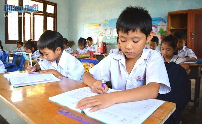 Quảng Ngãi đang tích cực triển khai quy hoạch, sắp xếp lại mạng lưới trường, lớp học và tinh gọn các điểm trường lẻ. Ảnh minh họa: baoquangngai.vn
