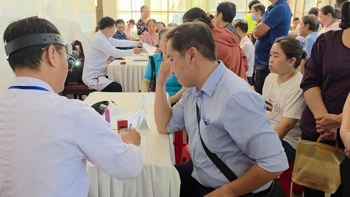 Trong 3 tuần gần đây, trung bình mỗi tuần có 300.000 - 400.000 người dân TP Hồ Chí Minh được khám sức khỏe.